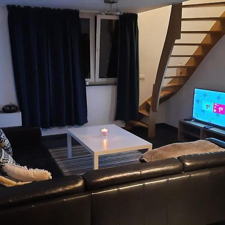 Appartement Duplex Pour 3-4 Personnes A Ciney Εξωτερικό φωτογραφία